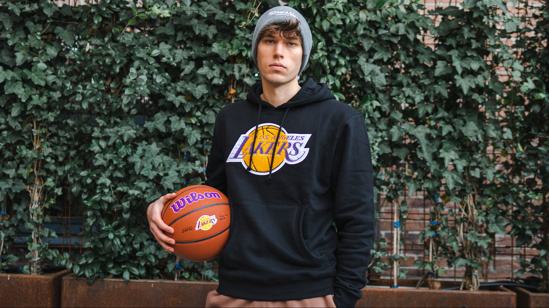 GROSBASKET Basketball Shop on X: The hoodie with the number 23 in